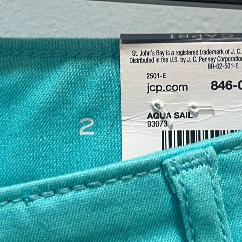 NWT Saint Johns Bay Capris - Picture 3 of 7